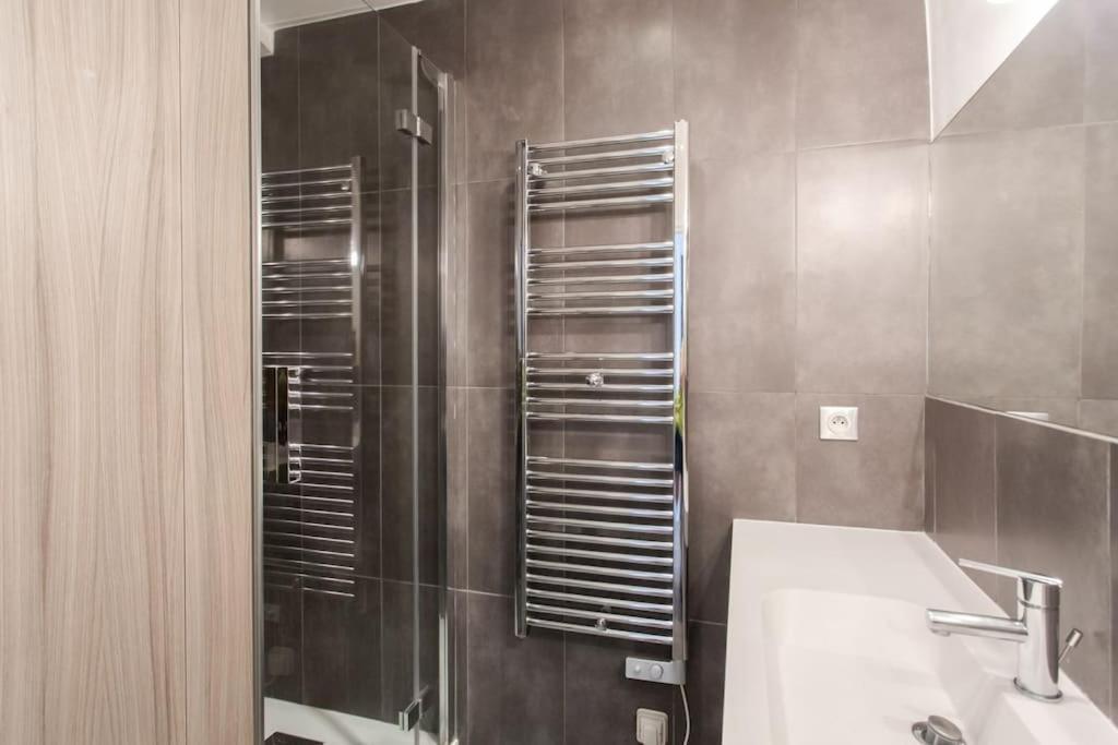 וילפראנש-סור-מר #40 Bright Sea View Suite For 6 2Mins Walk Port & Sea מראה חיצוני תמונה